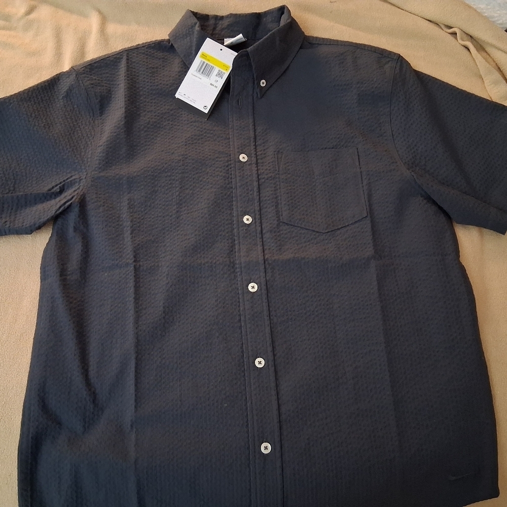 Nike Life Seersucker Buttondown Short Sleeve Size Small NWT